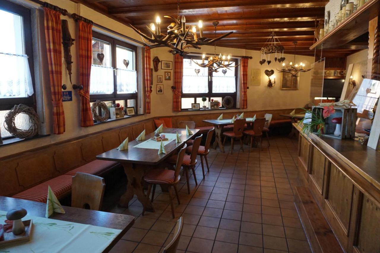 Gasthof Zum Loewen Mespelbrunn Exterior photo
